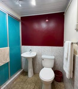 a bathroom with a toilet and a sink at Hostal los Cheles in León