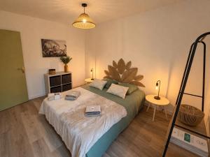 a bedroom with a large bed in a room at Douce Escale - 1 chambre - literie premium in Calais