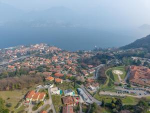 an aerial view of a city with houses and trees at L’Acero Rosso - Giardino privato e Box auto in Menaggio