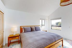 a bedroom with a bed and a window at Blue Mermaid in Sea Ranch +17 photos