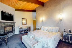 a bedroom with a large bed and a fireplace at Oceanfront Dream Hideaway in Gualala
