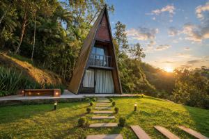 a tiny house in the middle of a grassy field at Chalé Exclusivo Com Hidro em Meio a Natureza in Blumenau