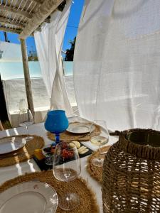 a table with plates and wine glasses on the beach at Pátio dos 8 - Alentejo in Vale de Santiago +55 photos