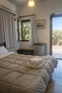 a bedroom with a bed with towels on it at Castello in Porto Kagio