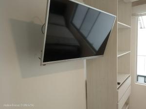 a flat screen tv hanging on a wall at Room cerca al aeropuerto #3 in Bogotá