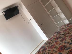 a bedroom with a bed with a tv on the wall at Hotel Simon II in Antofagasta +47 photos