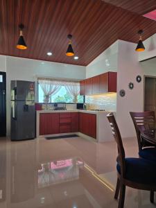 a kitchen with a refrigerator and a table and chairs at Finca La Tranquilidad in San Francisco