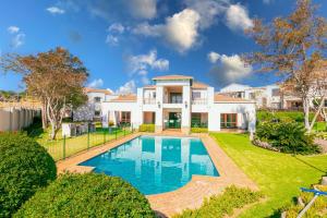 a house with a swimming pool in the yard at 3 bed Cluster home in Sandton in Sandton