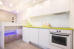 Kuchyň nebo kuchyňský kout v ubytování Friday Apartments