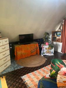 a living room with a table in a tent at Chalet Avapeihi in Fitii