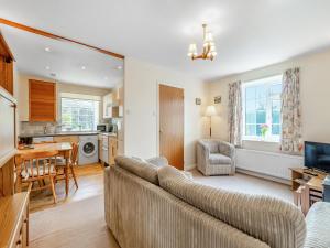 a living room with a couch and a table at Peartree Farm Cottages - Rchm39 in Ebberston