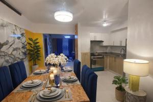 a dining room table with blue chairs and a kitchen at Colinas del Sol Res perfect in Jacagua