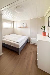 a bedroom with a bed in a room at Cozy apartment in Sola