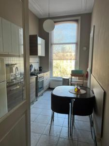 a kitchen with a small table and a kitchen with a window at Westersingel 24-2 in Rotterdam