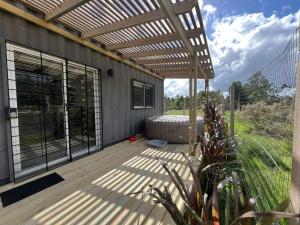 a deck with a pergola and a hot tub at MiRe- Alojamiento con jacuzzi in Maldonado