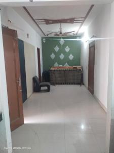 an empty room with a chair and a green wall at Guest house one room 9&&&&So&&2 in Kharar