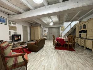 a large living room with a table and chairs at Chambre argoitzia in Saint-Martin-dʼArberoue