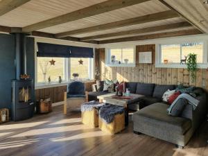 a living room with a couch and a fireplace at Renovated Mountain Cabin With Mountain Views in Al