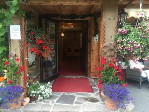 Framhlið eða inngangur Hotel Olympia