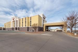 an empty parking lot in front of a building at Hampton Inn La Junta in La Junta