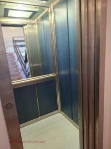 a glass wall in a room with a mirror at Планинска ЗВЕЗДА in Chepelare