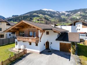 a villa with a view of the mountains at Sophie's Haus in Fügen