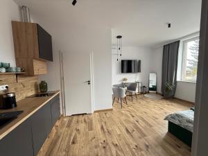 a kitchen with a door leading to a dining room at ZaciszeHouse in Noworąblów