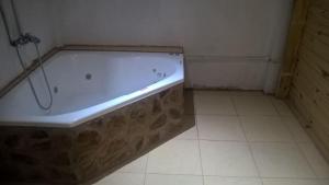a bath tub in a bathroom with a tiled floor at Casita Vaqueros in Vaqueros