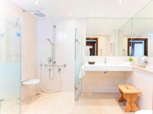 A bathroom at Rasmushof - Hotel Kitzbühel
