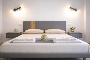 a bedroom with a bed with two towels on it at A Due Passi Dalla Scalinata Rooms in Caltagirone