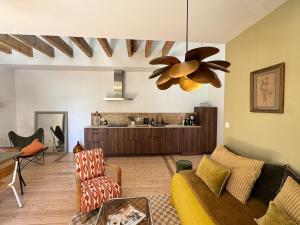 a living room with a couch and a table at L’appartement 39 in Lons-le-Saunier
