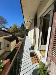an empty porch of a house with a balcony at L’appartement 39 in Lons-le-Saunier