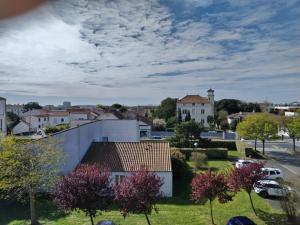 a view of a city with houses and trees at Grand studio cosy et lumineux in La Rochelle