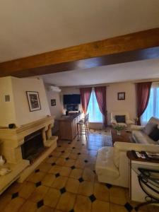 a living room with a couch and a fireplace at L'épi de blé in Saint-Astier