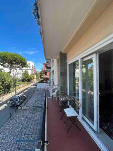 a balcony with benches and a view of a street at Splendid Lido in Venice-Lido
