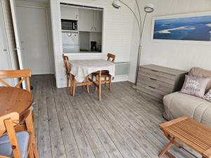 a living room with a table and a couch at Arcachon Plage Pereire in Arcachon