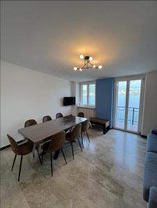 a dining room with a table and chairs at COZY LAKE COMO APARTMENTS in Valmadrera