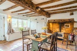 a kitchen and dining room with a table and chairs at 4 Crown Cottages in Moreton in Marsh