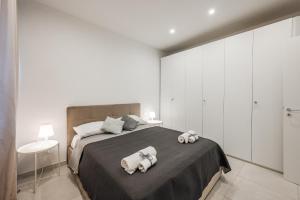 a bedroom with a large bed with towels on it at La Scaletta 10 min from train station for Cinque Terre! in La Spezia