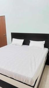 a large white bed with white sheets and pillows at Hotal Shivaay inn in Barāgaon