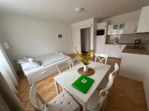 a small room with a table and a bed and a kitchen at Litovelské apartmány in Litovel