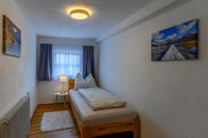 a room with a bed in the corner of a room at Ferienwohnung Werner Pucher OG in Altaussee