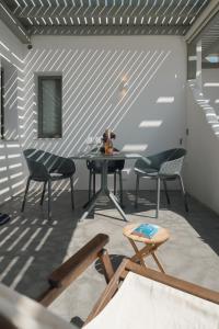 a dining room with a table and chairs at Luaz Naxian living in Naxos Chora