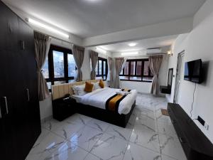 a bedroom with a bed and a television in it at Mandala Resorts & Events in Panepa