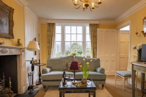 a living room with a couch and a fireplace at Virginia Cottage in York
