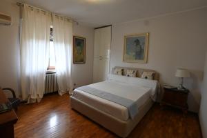 a bedroom with a white bed and a window at Villa Francesca BeB in Grumello del Monte