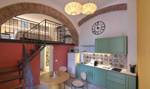 a kitchen with a spiral staircase and a table in a room at Arbanella in Corniglia