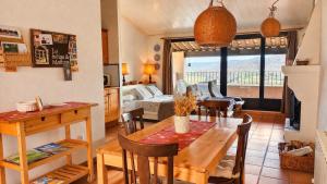 a kitchen and living room with a table and chairs at Loft con chimenea y terraza con vistas - Cal Caterino in Montsonis