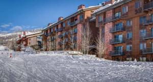 Το Bear Claw 104 - Ski-in Ski-out Condo! τον χειμώνα