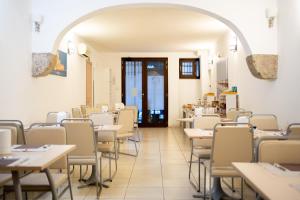 an empty dining room with tables and chairs at Porta delle Botteghelle in Trapani